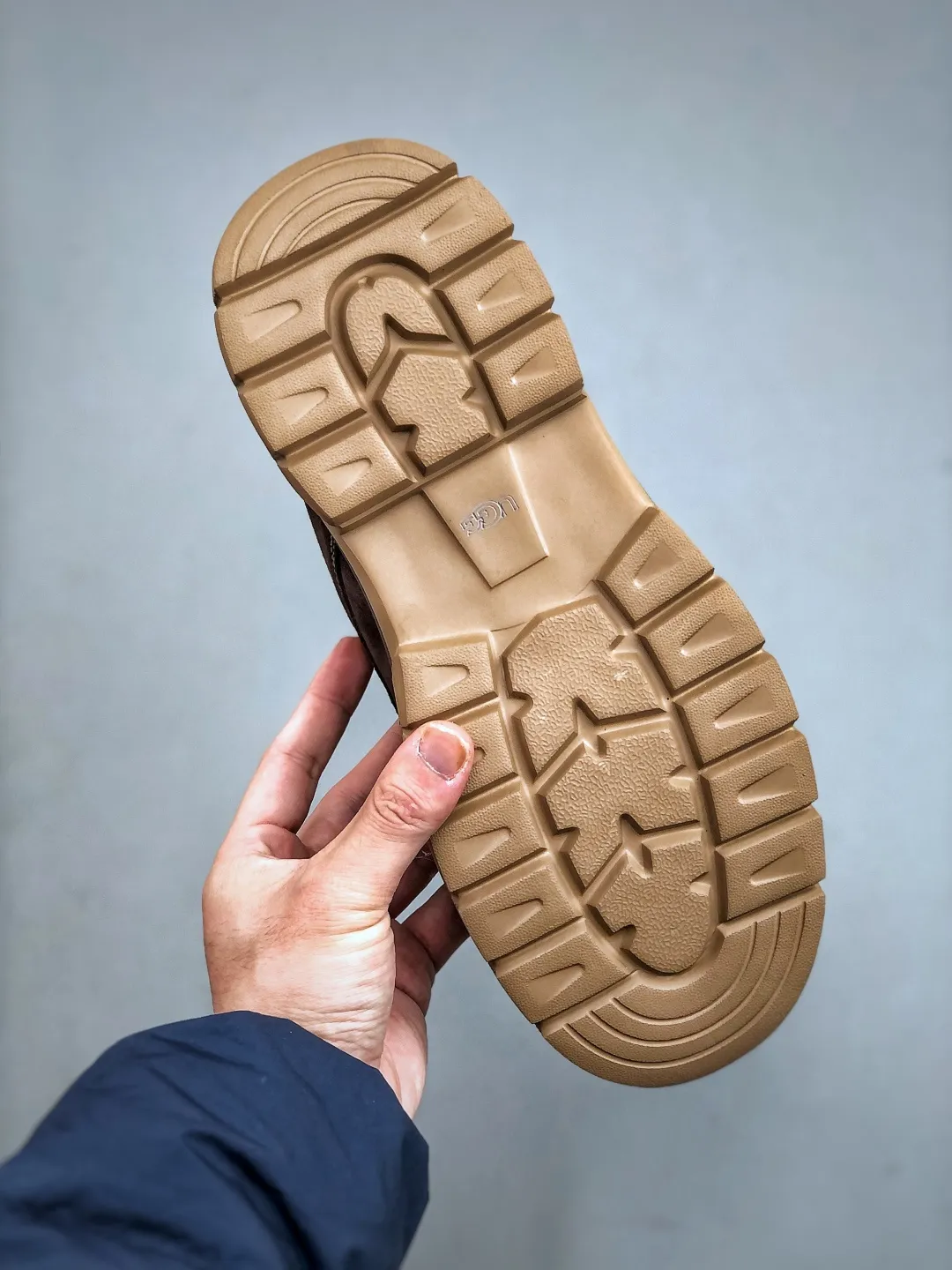 Local self-pickup💰560 supports store placement New goods🚀#UGG New products for autumn and winter (plush integrated lining🔥warm and heat-locking) must-haves for autumn and winter Outdoor mid-top casual Martin boots snow boots series Guangdong factory quality Autumn and winter new styles Fashion trend matching Fabrics are imported from Italy frosted cowhide All shoes are made of genuine cowhide materials from outsole to hardware are made from OEM raw materials Good products do not kill pigs The quality of the first order is strictly controlled A full set of official website unified packaging. This year’s winter cold-proof outdoor products are a must-have for daily casual matching for sportsmen‼ American affordable luxury brand [UGG] Tasman Weather Hybrid Tasman hybrid series mid-top lightweight casual Martin boots "Size: 38-44 (one size larger than sports shoes)